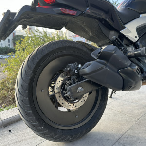 YAMAHA / BENELLI DEPO ÜSTÜ YOLCU TUTAMAÇ – MT07 MT25 R25 125S UYUMLU(Gri)